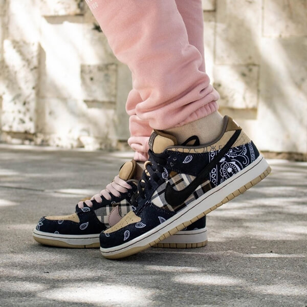 大人気コラボ！【ナイキ トラビスダンク 偽物】 DUNK LOW×TRAVIS SCOTT コラボ入手困難トラビス ダンク ロー CT5053-001