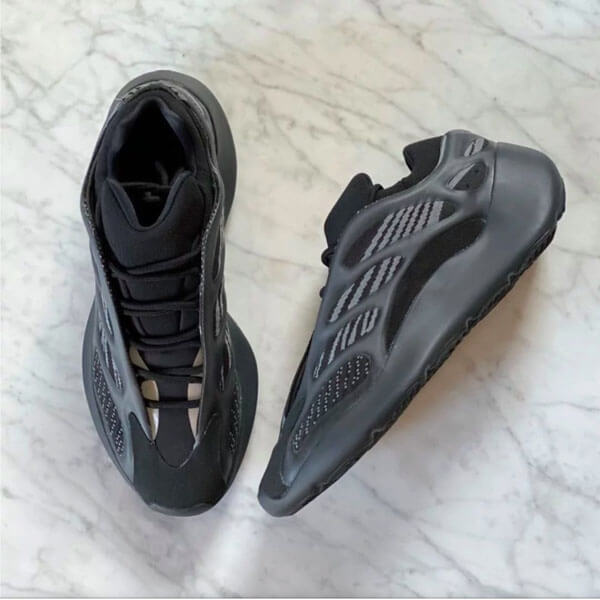 アディダス YEEZY BOOST 700 V3 ALVAH イージーブースト アルヴァ  H67799